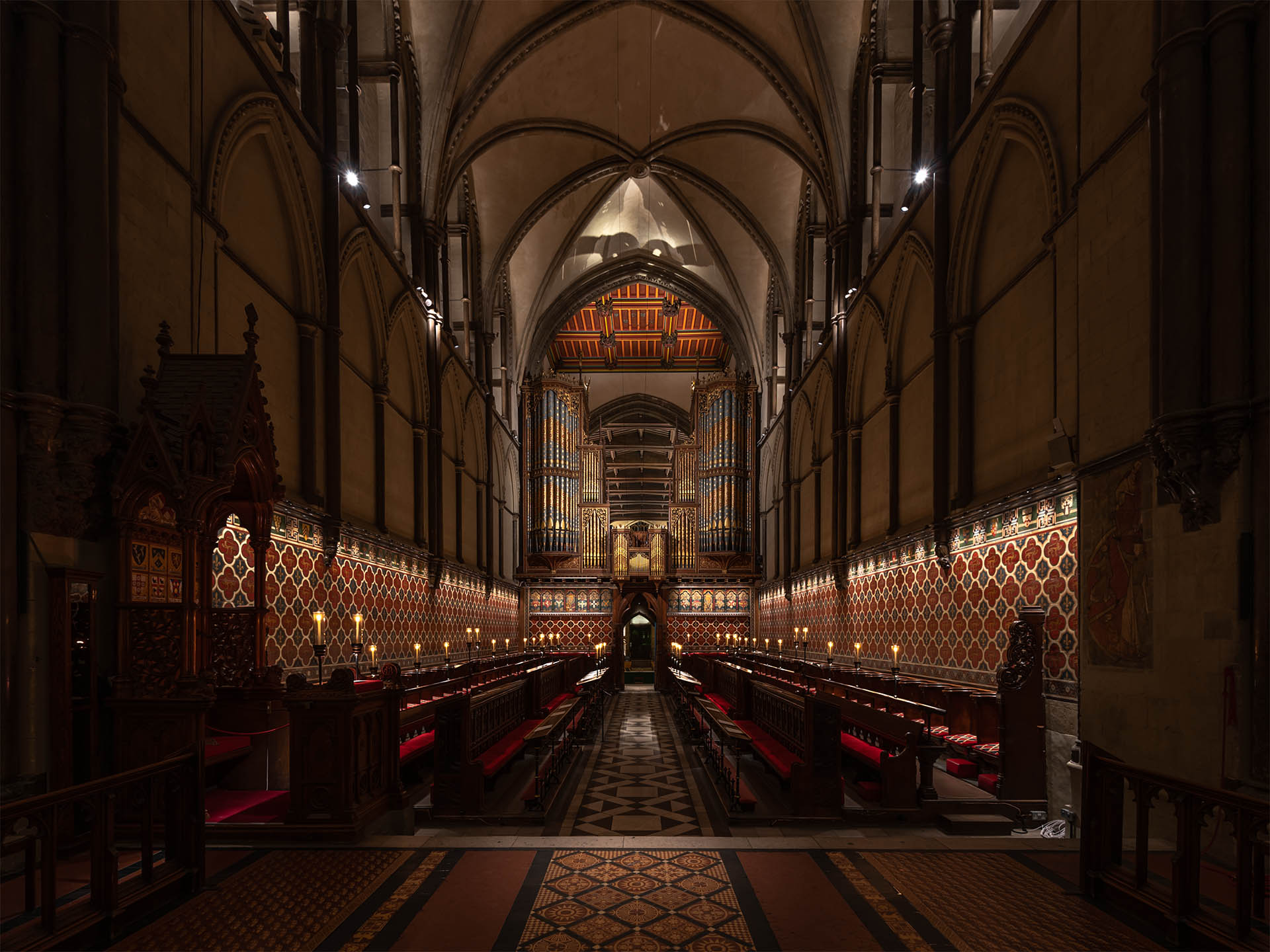 Dimmed Quire Lighting